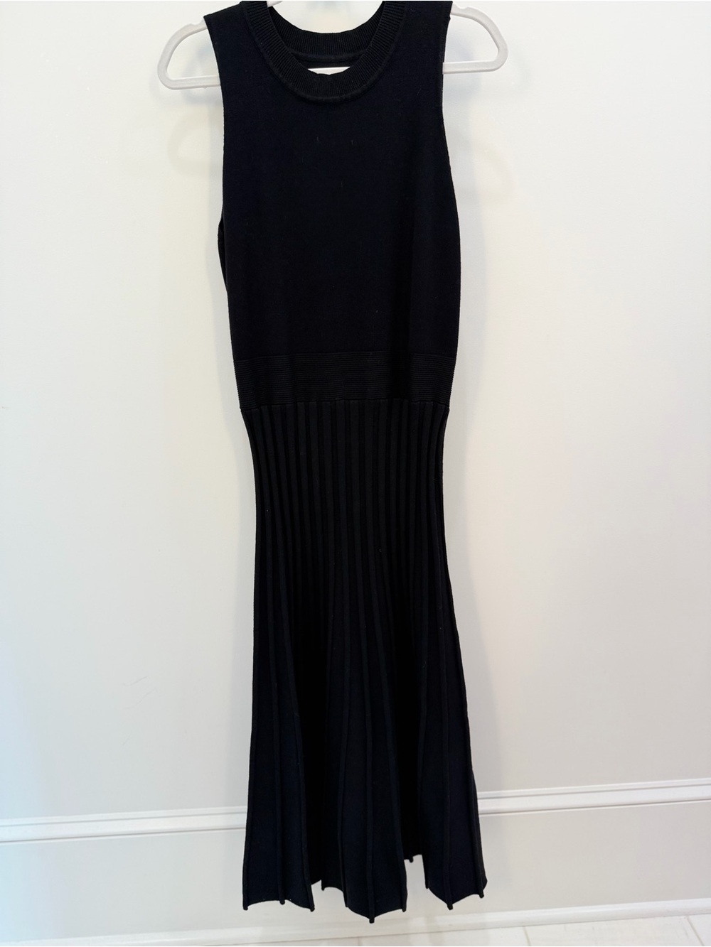 Sleeveless Black Knit Pleated Maxi Dress